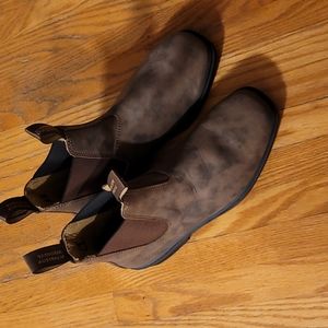Women's brown 9 1/2 US blundstones